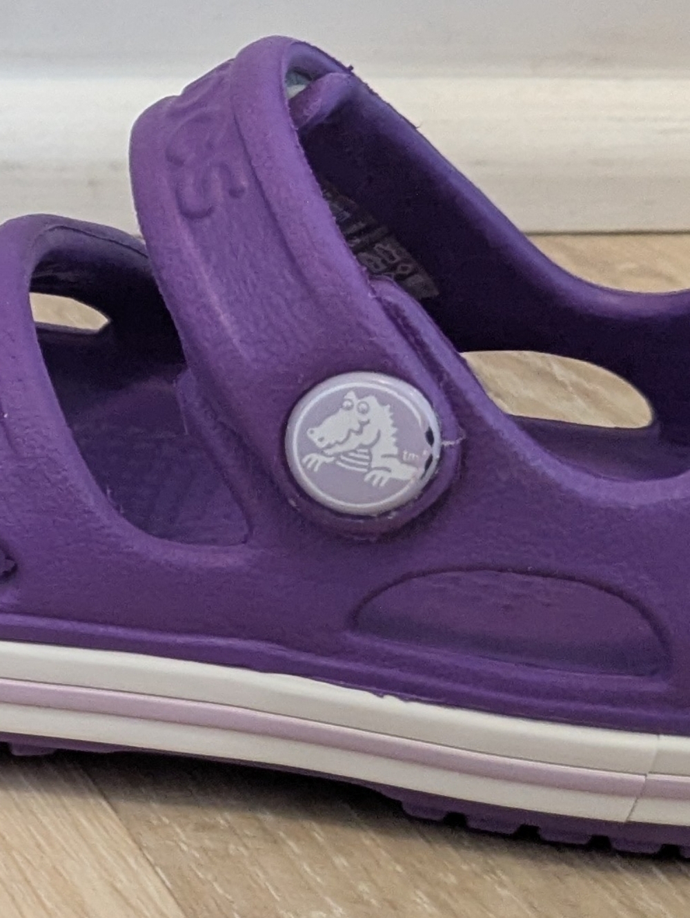 🐊 CROCS Girl's Purple Strap Sandals w/ White Sole & Velcro Closure; C4 or 4T - Picture 7 of 10
